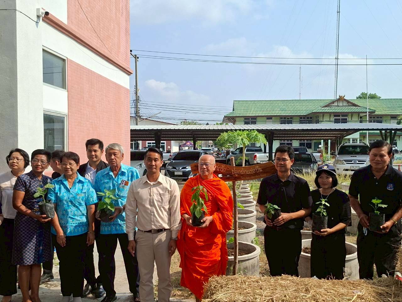 จัดกิจกรรมกิจกรรม “Quick Win” 90 วันปลูกผักสวนครัวเพื่อสร้างความมั่นคงทางอาหาร สู้วิกฤตด้วยวิถีพอเพียง