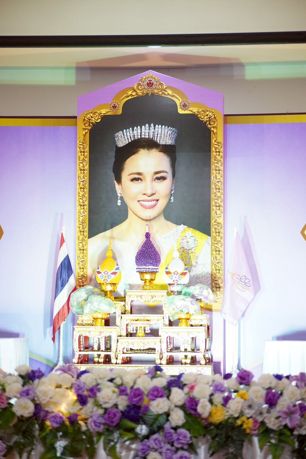 สำนักงานพัฒนาชุมชนอำเภอพัฒนานิคม ร่วมพิธีทำบุญตักบาตร ข้าวสารอาหารแห้ง พระสงฆ์และสามเณร จำนวน 10 รูป และเจริญพระพุทธมนต์  ถวายพระราชกุศลเนื่องในโอกาสพระราชพิธีมหามงคลเฉลิมพระชนมพรรษา 4 รอบ สมเด็จพระนางเจ้าฯ พระบรมราชินี 3 มิถุนายน 2569