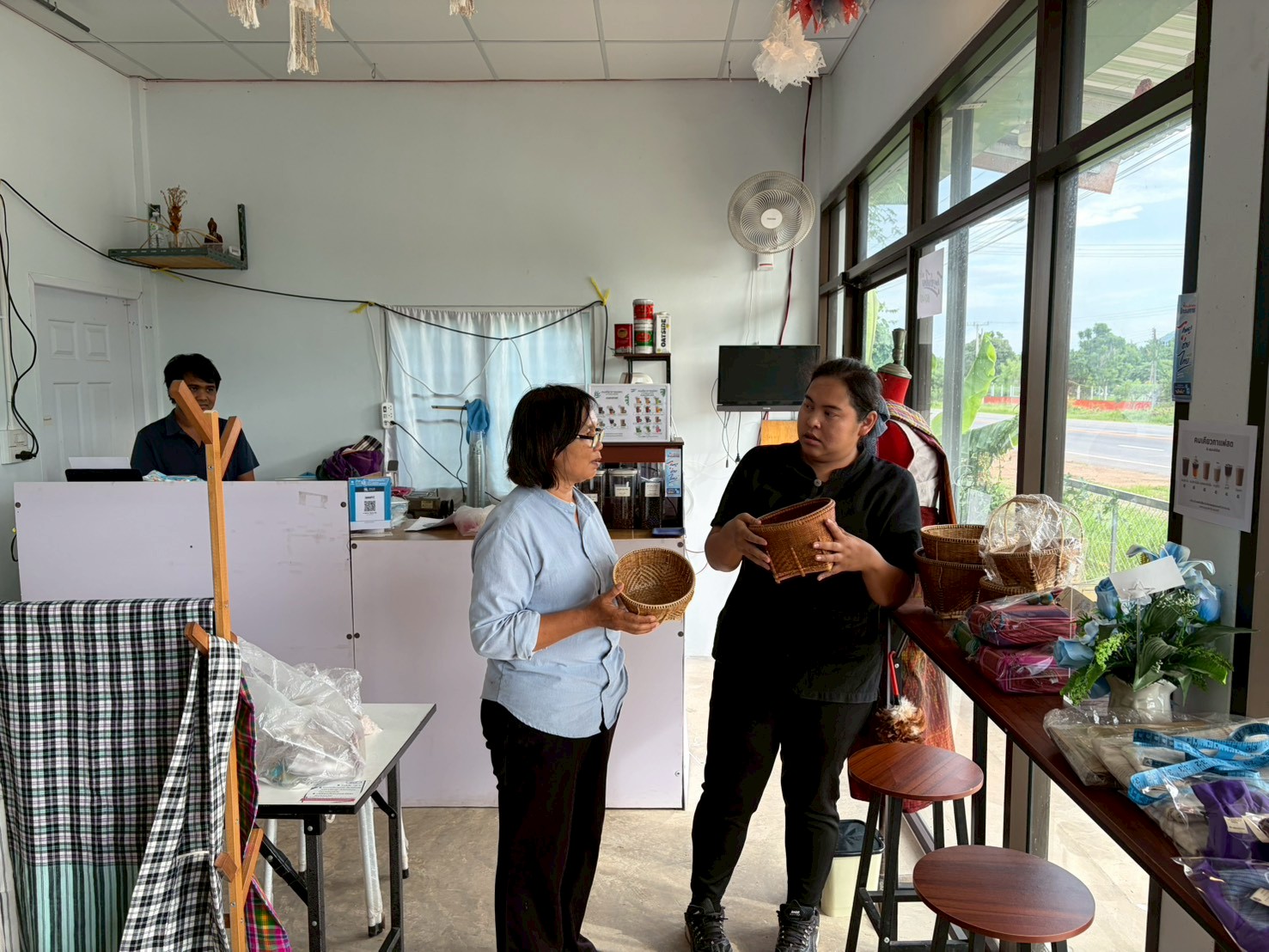 สำนักงานพัฒนาชุมชนอำเภอพัฒนานิคม ประชาสัมพันธ์การลงทะเบียนผู้ประกอบการโครงการไทยช่วยไทย และเตรียมความพร้อมการคัดสรรสุดยอดหนึ่งตำบลหนึ่งผลิตภัณฑ์